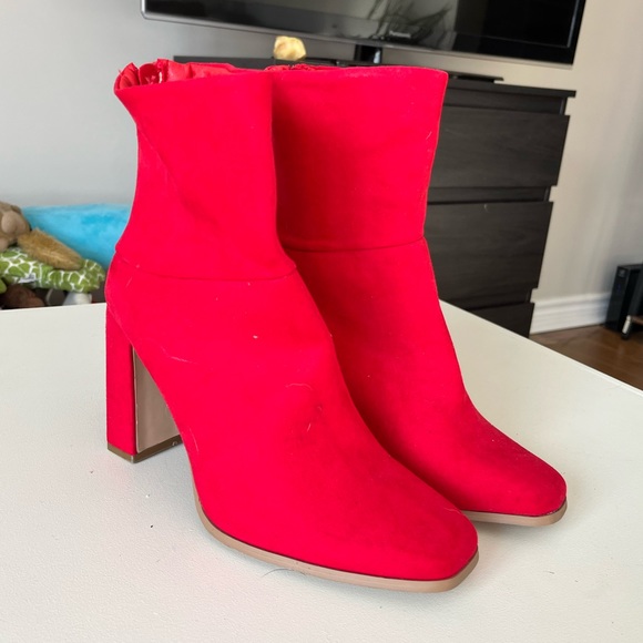 Never before worn red high heels! Perfect for valentine’s day coming up - Picture 1 of 2